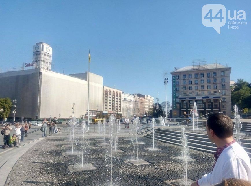 На Майдане открыли каскадный фонтан (ФОТО)
