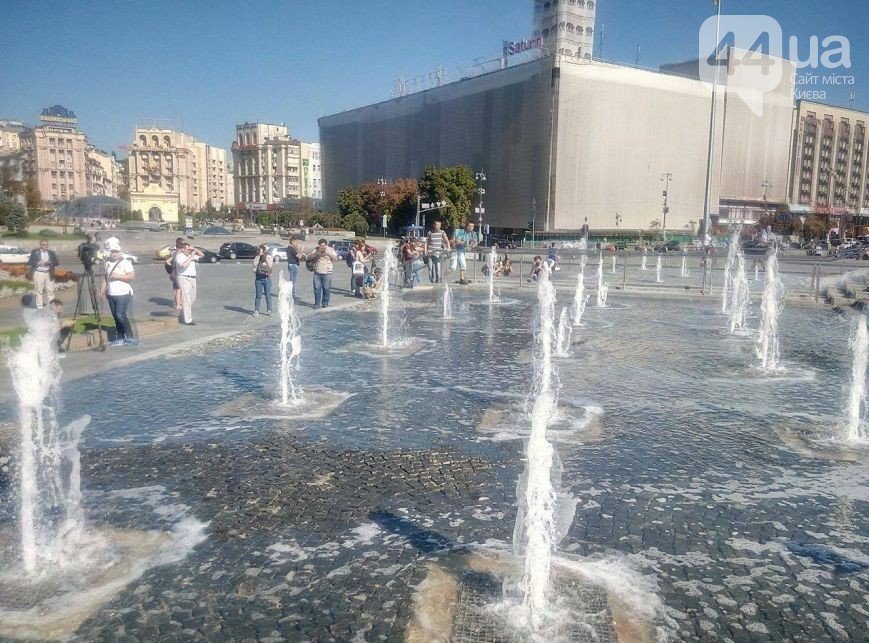 На Майдане открыли каскадный фонтан (ФОТО)