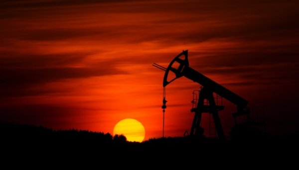 Нафта почала дешевшати після стрибка цін напередодні