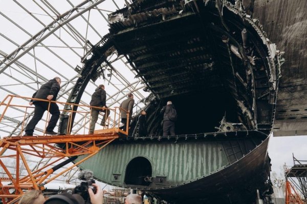 Президент Фінляндії приїхав до Гостомеля та зустрівся з його захисниками: фото