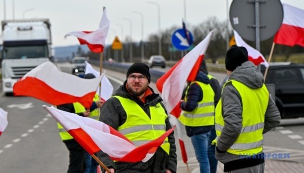 Польські фермери поновили блокування пункту пропуску «Угринів-Долгобичув»