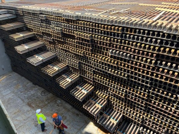 Укрзалізниця отримала від Японії першу партію нових рейок: подробиці