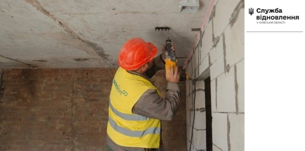 На Київщині відновлюють будинок, який пошкодила російська ракета: подробиці