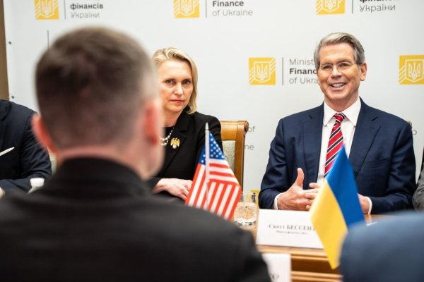 Міністри фінансів України та США погодилися зберегти системний діалог
