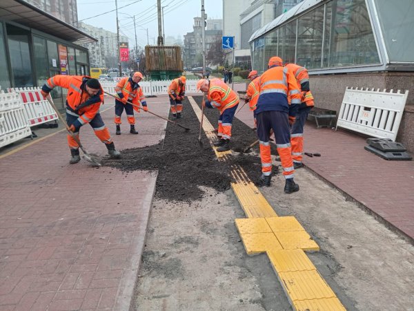 У Голосіївському районі облаштовують безбар&rsquo;єрний підхід до ЦНАПу: фото