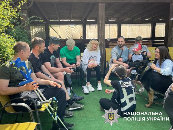 На базі кінного клубу для ветеранів провели психологічний тренінг: фото