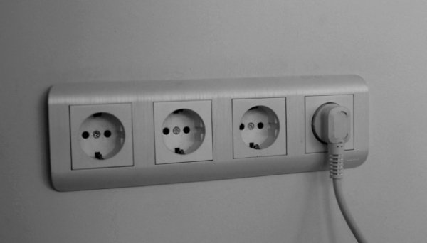 У ДТЕК пояснили, чи безпечний для побутової техніки перехід на 230 вольтів