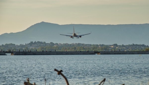 Літаком, поїздом чи автомобілем або Як українцям прокласти маршрут до місця літнього відпочинку