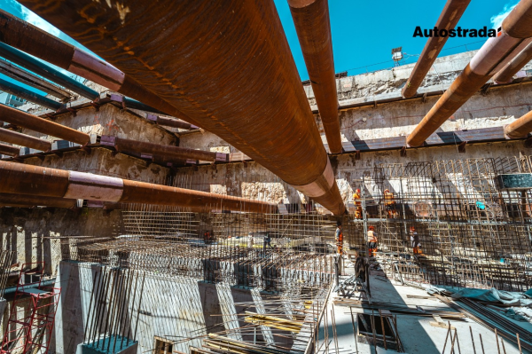 Як виглядають двоярусні тунелі між станціями "Мостицька" та "Варшавська": фото