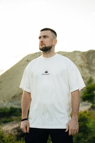 Соціальний проєкт "Ми однієї крові" випустив футболки з цитатами героїв: фото