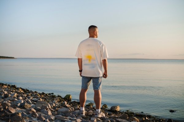 Соціальний проєкт "Ми однієї крові" випустив футболки з цитатами героїв: фото