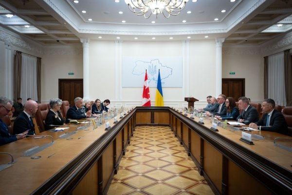 Прем'єри України й Канади обговорили можливості для розширення інвестицій