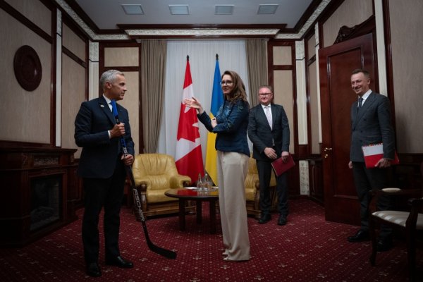 Прем'єри України й Канади обговорили можливості для розширення інвестицій