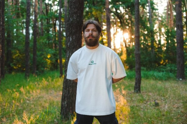 Соціальний проєкт "Ми однієї крові" випустив футболки з цитатами героїв: фото