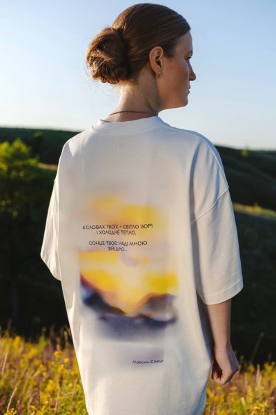 Соціальний проєкт "Ми однієї крові" випустив футболки з цитатами героїв: фото