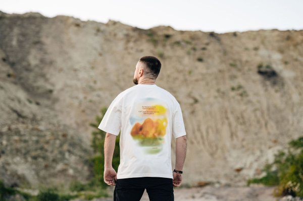 Соціальний проєкт "Ми однієї крові" випустив футболки з цитатами героїв: фото