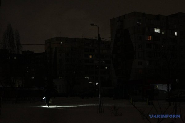 У Києві та кількох районах тривають аварійні знеструмлення - графіки не діють