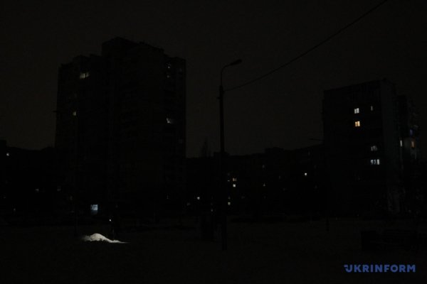 У Києві та кількох районах тривають аварійні знеструмлення - графіки не діють