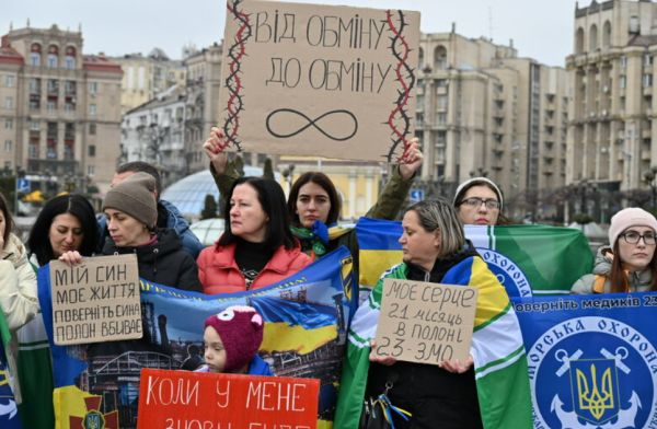 "Два серця в полоні": у центрі Києва відбулася акція на підтримку військових 