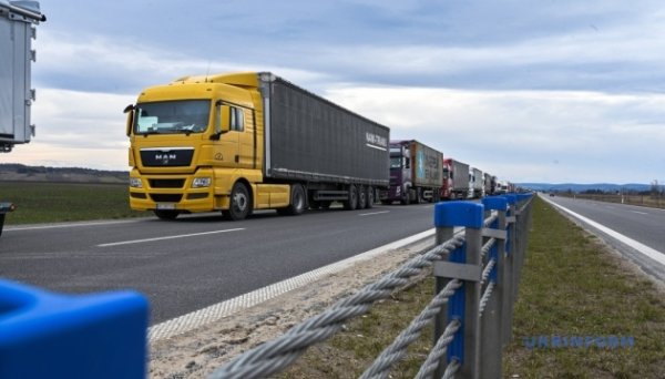 На території Польщі стоять 2250 вантажівок, найбільші черги - у трьох пунктах пропуску
