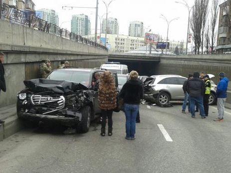 В Киеве скорая с военными попала в ДТП – СМИ