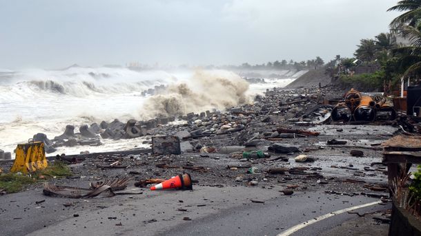 Супер-тайфун на Филиппинах: появились впечатляющие фото и видео