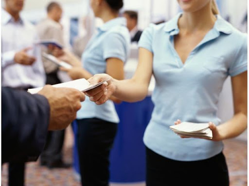 Раздача листовок в Киеве. Компания Vladpromo