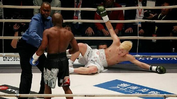 Бои за большие деньги. Как Мейвезер продолжает работать на пенсии