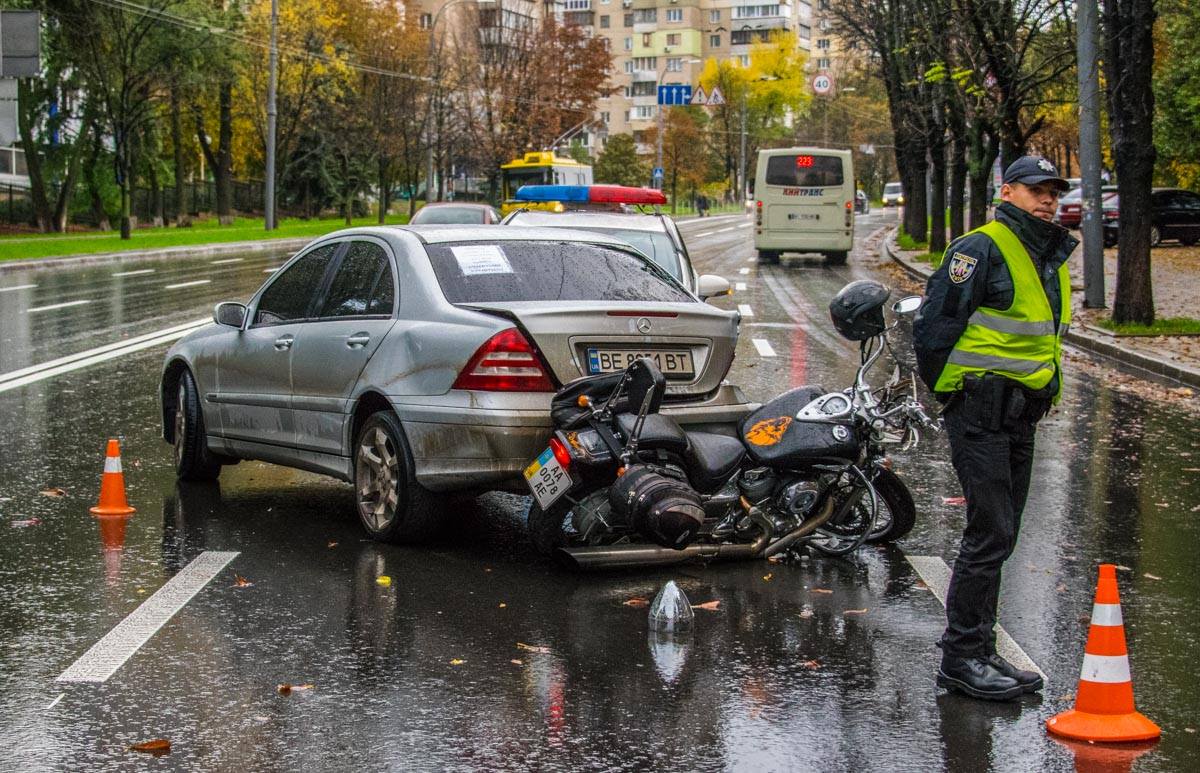 Стоит отметить, что «резина» в автомобиле, который сбил водителя байка, оказалось почти лысой